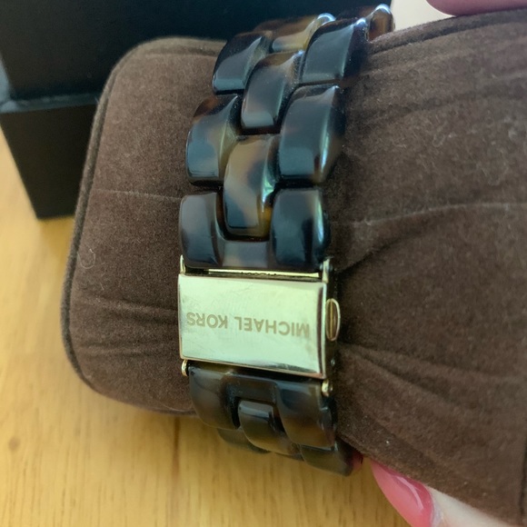 Michael Kors watch - tortoise shell band - Picture 4 of 4